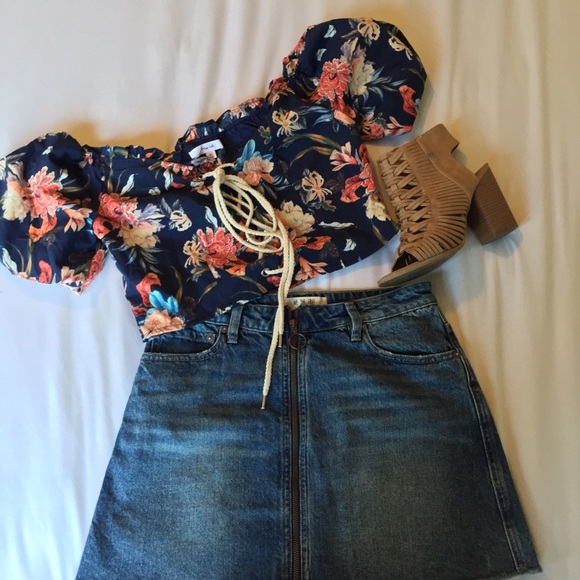 Off Shoulder  Summer Floral Crop Top - Picture 2 of 3